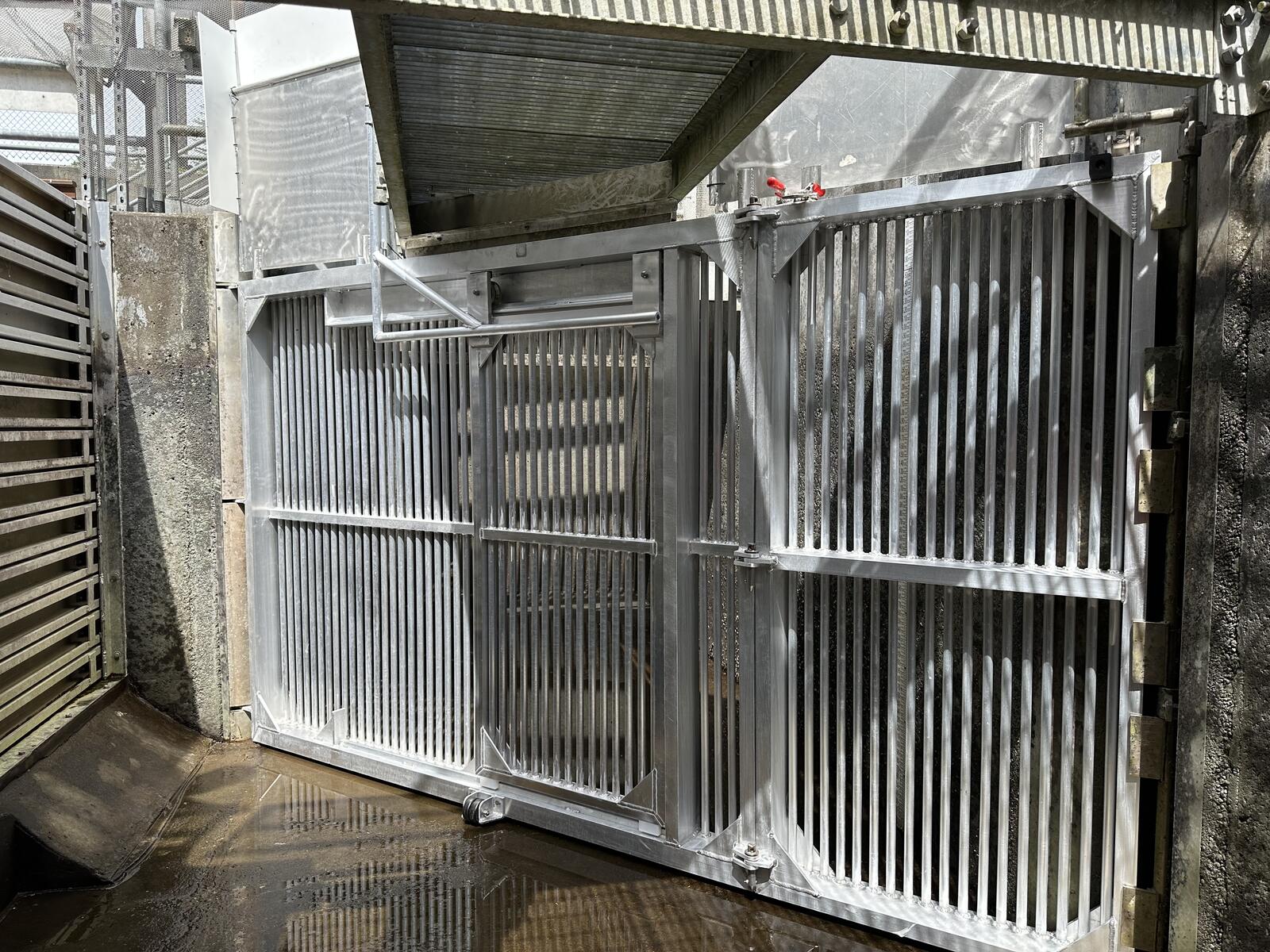 Aluminum bar screens and gates