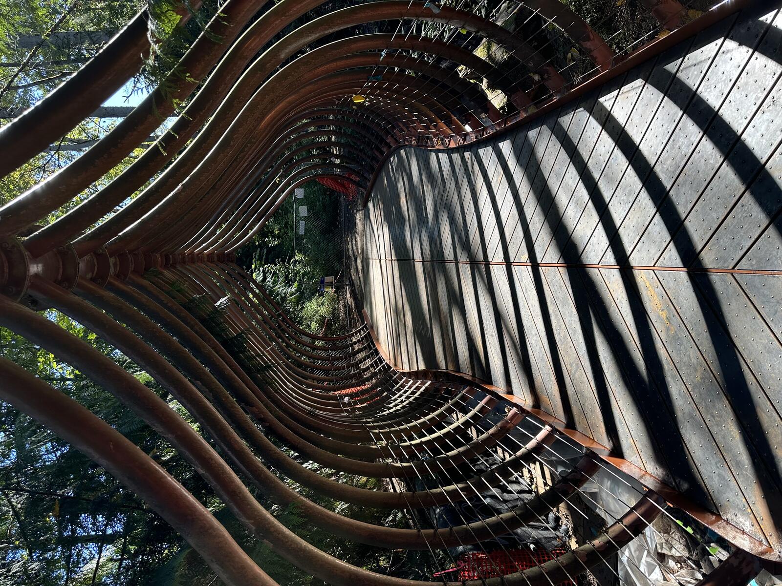 Curved steel arch structure